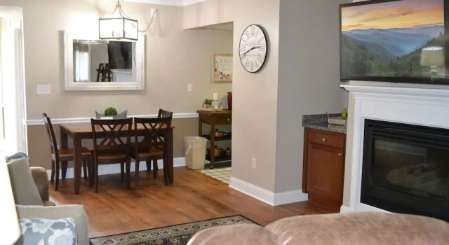 Smoky Mountains 107 2bd Condo With Fireplace 2 Bedroom Home by RedAwning, Забронировать Апартаменты/квартира Апартаменты Пиджен-Фордж, рядом с Гоночный центр Xtreme, Апартаменты/квартира