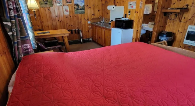 Two Rivers Motel and Cabins, Varaa Motelli Baraga Michigan