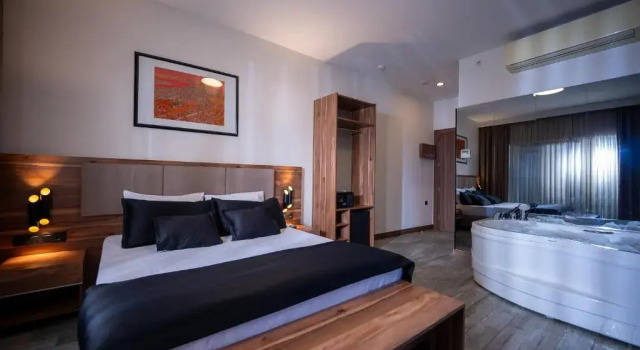 Двухместный номер с джакуззи Standard Mari Suites Hotel