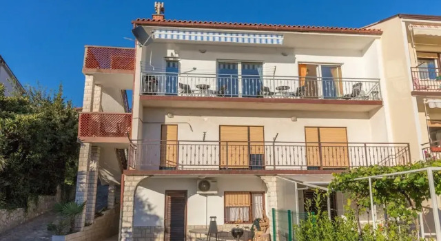 Spacious Novi Vinodolski Apartments With Terrace and Shared Pool, Забронировать Апартаменты/квартира Цриквеница Приморско-Горанская жупания