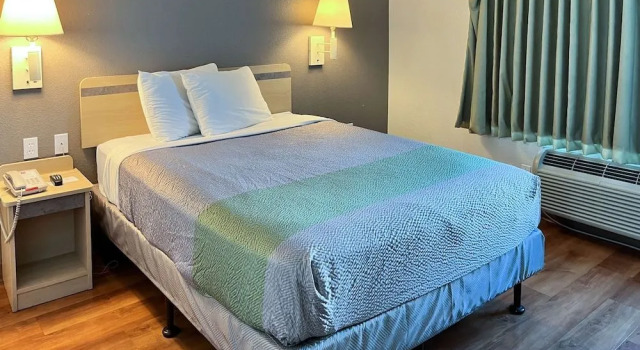 Studio 6 Belmont, CA – San Francisco - Redwood