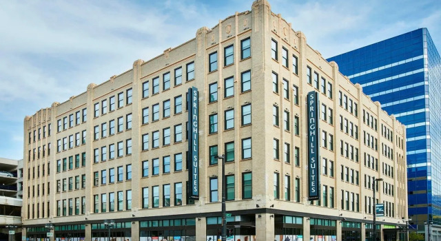 Люкс SpringHill Suites by Marriott Milwaukee Downtown