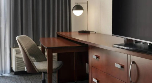 Четырёхместный номер Standard Courtyard by Marriott Palm Springs