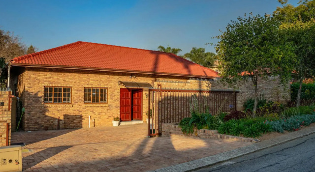 Bottle Brush Place, Boek Hotel Roodepoort Gauteng