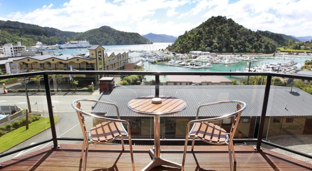 Студия с балконом и с видом на море Harbour View Motel