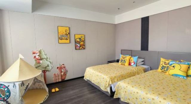 Семейный тент Holz Riez Hotel (Near The Forbidden City , Marshal Zhang's Mansion and Liaoning Provincial Museum)?
