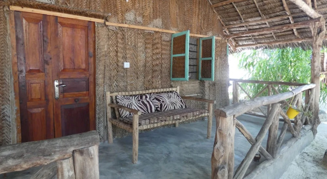 Бунгало Standard Bahari Beach Bungalows