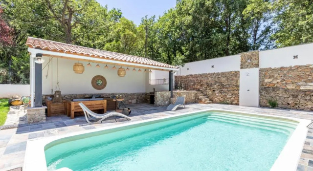 Коттедж Villa La Roche Rouge
