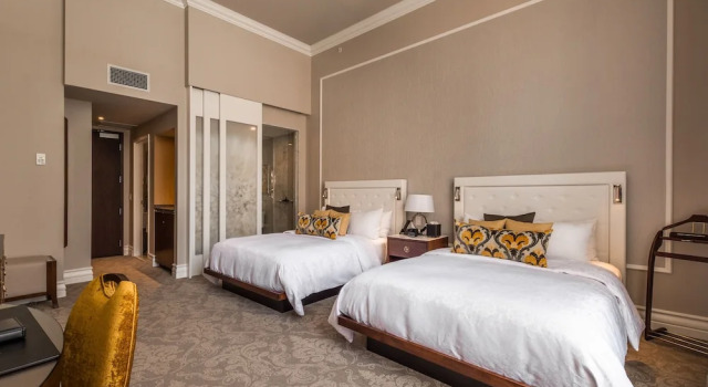 Четырёхместный номер Classic Hôtel Birks Montréal