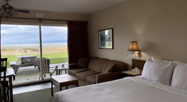 Sea Edge Beachside Hotel