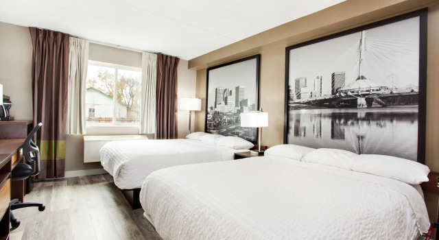 Super 8 by Wyndham Winnipeg West