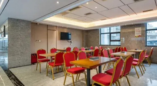 Dongfang International Hotel, Prenota Hotel Hotel a Qiandongnan con parcheggio, Parcheggio