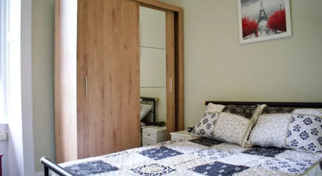 Welcoming 2 Bedroom Flat Near Fountainbridge, Забронировать Отель Эдинбург Midlothian, рядом с Национальный музей Шотландии