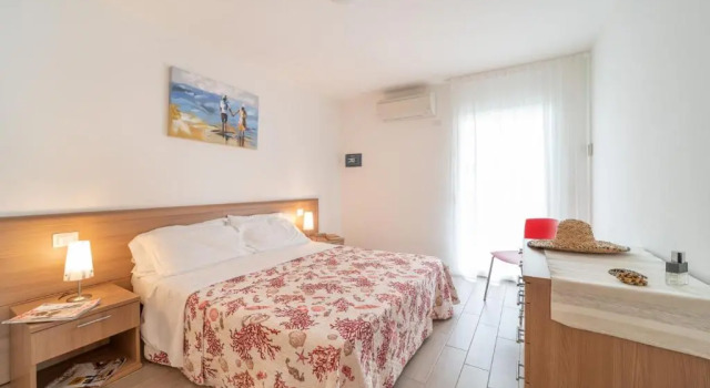 Elegant Residenza Monica Two Bedroom C6 Sleeps 6, Book Lejlighed Hoteller i Friuli Venezia Giulia med parkering, Parkering