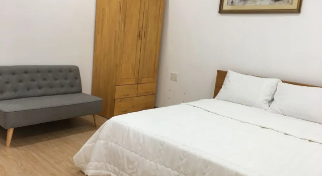 Smiley Apartment 11