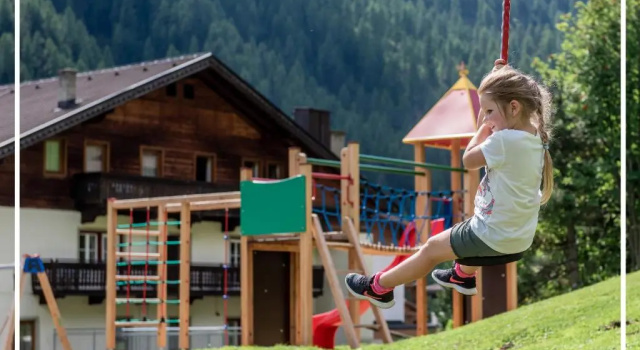 Gutshof - Urlaubsresort Hafele, Prenota Hotel Hotel SPA a Tirolo, SPA