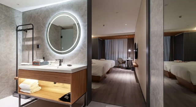 Business Twin room UrCove by HYATT Nanjing South Railway Station