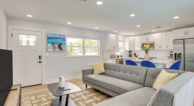 3 Mi to Beach: Modern Retreat in Largo!, จอง บ้านพักตากอากาศ Largo Pinellas County