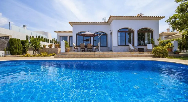 Villa Voramar, Varaa Villa Mökit kohteessa Sa Torre, Mökki