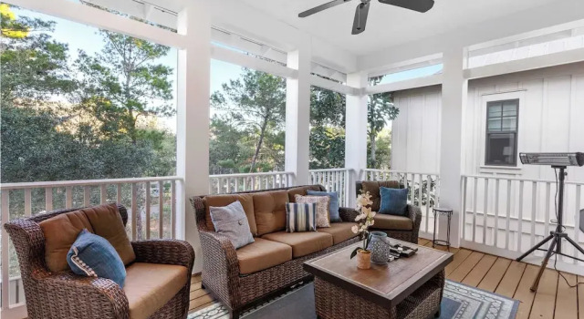 Коттедж Seagrove Gardens Mins to the Beach, Santa Rosa Retreat w/ A+ Design