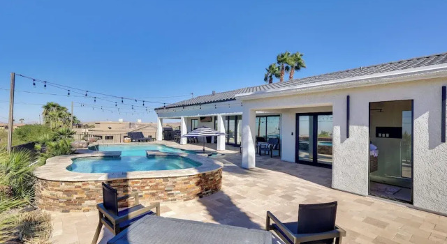 4 Mi to Dtwn: Luxe Gem w/ Pool in Lake Havasu City, Забронировать Дом для отпуска Лейк-Хавасу-Сити штат Аризона