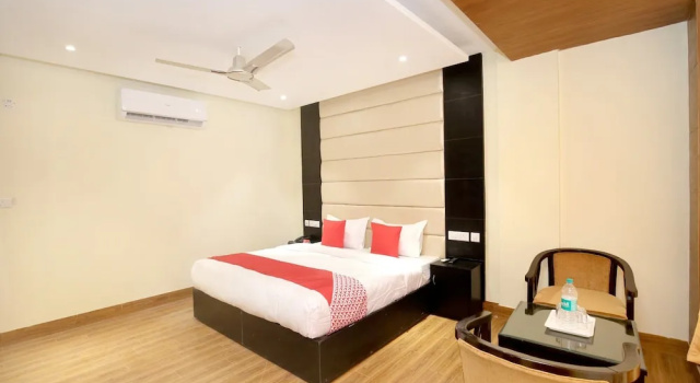 Номер Deluxe OYO 15486 Hotel New Diamond
