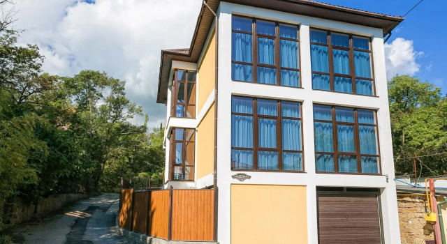 Cottage Alushtik