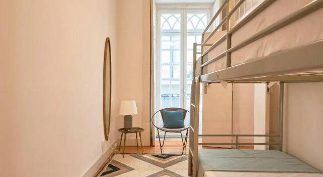Spacious Apartment in the Perfect Lisbon Location, By TimeCooler, Забронировать Апартаменты/квартира Апартаменты Лиссабона, рядом с Núcleo Arqueológico, Апартаменты/квартира