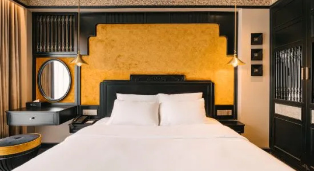 Люкс с балконом Bay Luxury Beijing Hotel