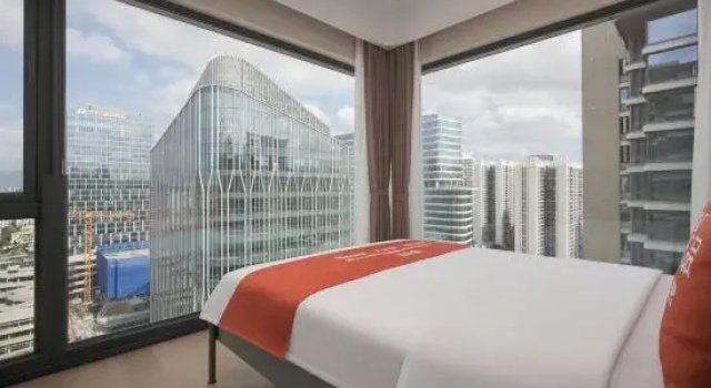 Люкс с 3 комнатами с балконом Lai Ka Mei Su Min Su Hotel (Sanya Joy City Sea Travel Duty Free City Branch)