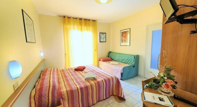 Трёхместный номер Standard с балконом Hotel Lucerna