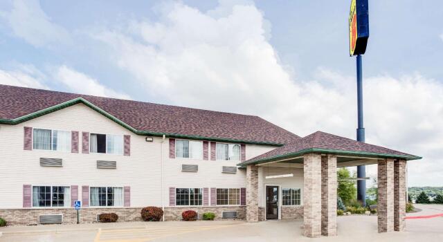 Четырёхместный люкс MainStay Suites LeClaire - Quad Cities