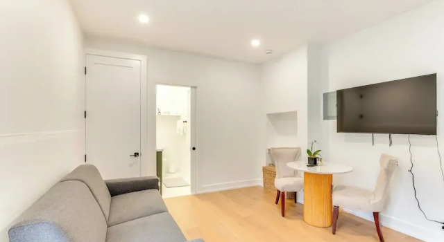 Centrally Located & Pet Friendly: Yonkers Studio!