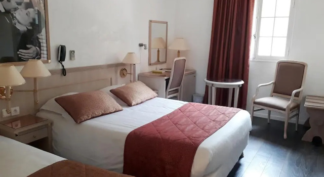 Трёхместный номер Standard Logis Hôtels La Bastide des Golfs
