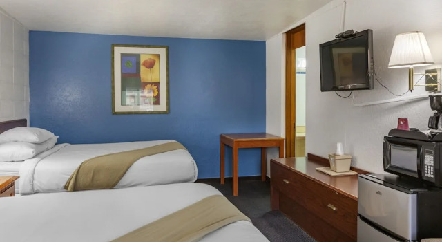 Четырёхместный номер Economy Budget Inn Boise