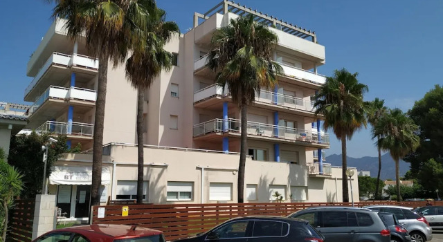 Apartment with 2 Bedrooms in Roses, with Wonderful City View, Pool Access, Furnished Terrace - 1 Km From the Beach