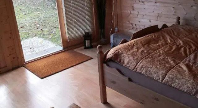 25qm ATRIUM Holz-Bungalow- NATUR PUR- NEUES MASSIVHOLZ BETT- Juni 2022- Objekt optimiert!