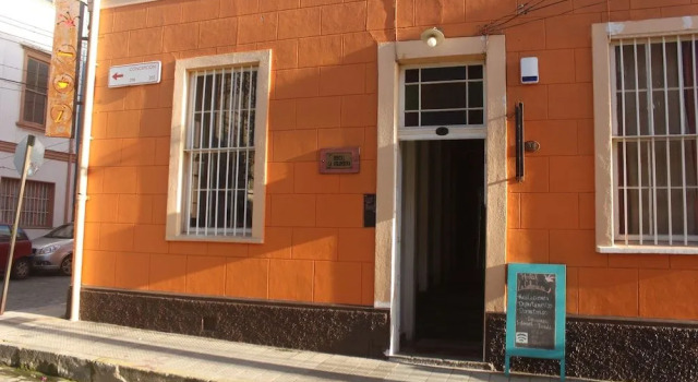 Hostal La Colombina de Valparaiso, Забронировать Отель Вальпараисо область Вальпараисо, рядом с Yuguslavo Walk
