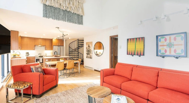 Hidden Gem, 4 Min To Lift 7 Garage, Hot Tub, Lux Kitchen, Big + Bright 4 Bedroom Condo by RedAwning