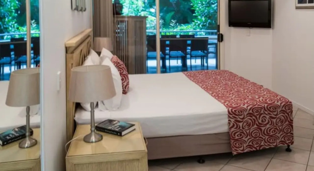 Oasis 4 at Palm Cove, Book Hotel Palm Cove Cairns Beaches