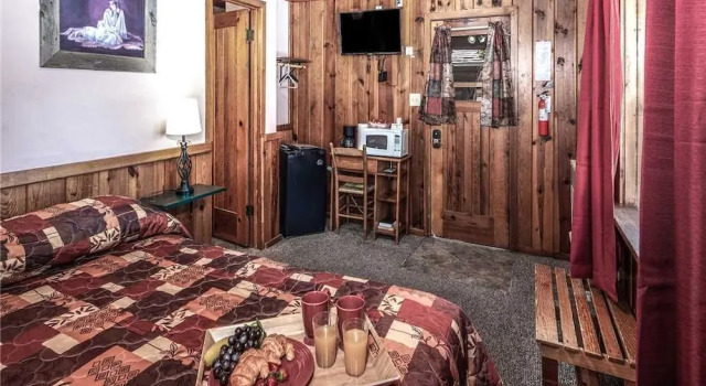 Apache Village Cabinette 13, Queen Bed, Midtown, Sleeps 2, Varaa Hotelli Ruidoso New Mexico