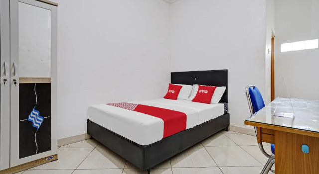 OYO 90478 Losmen Ayu, Rezervovat Hotel Pamanukan West Java