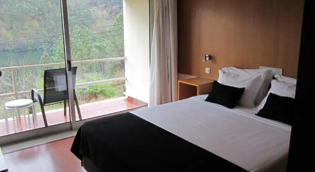 Двухместный номер Standard с балконом Hotel Portas do Gerês