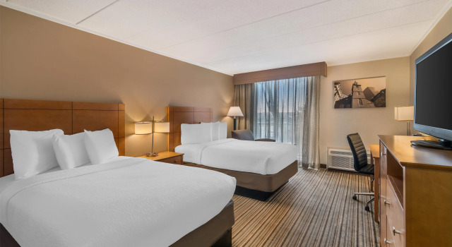 Четырёхместный номер Standard с балконом Best Western Plus Waltham Boston