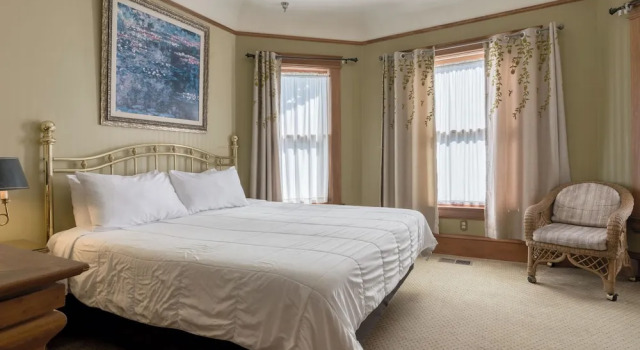 Двухместный номер Premium Pacific Grove Inn
