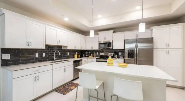 3BR Apartment - Great Location Super Comfort, Rezerwuj Apartament Hotele w Kissimmee z parkingiem, Parking