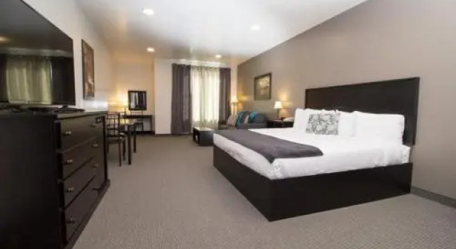 Roadhouse 52 Inn & Suites, Buchen Sie Hotel Steinbach Manitoba