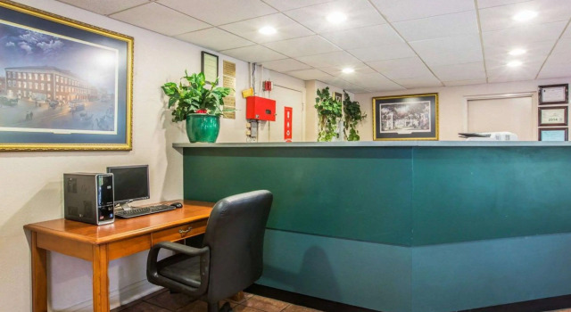 Econo Lodge Inn & Suites Columbus near Fort Benning