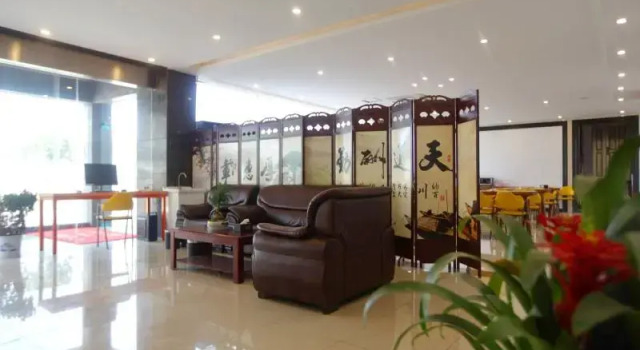 Shell Nanjing City Qixia District Baguazhou Hotel, Rezerwuj Hotel Hotele w Qi Xia z parkingiem, Parking