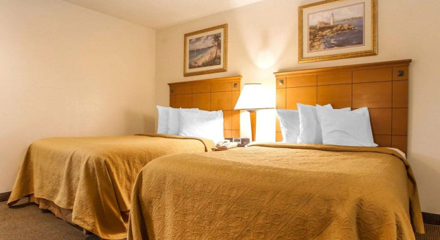 Четырёхместный номер Standard Rodeway Inn Point Pleasant Beach